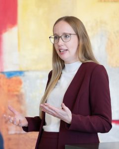 Marsch_Miriam_at_work_614_mobile